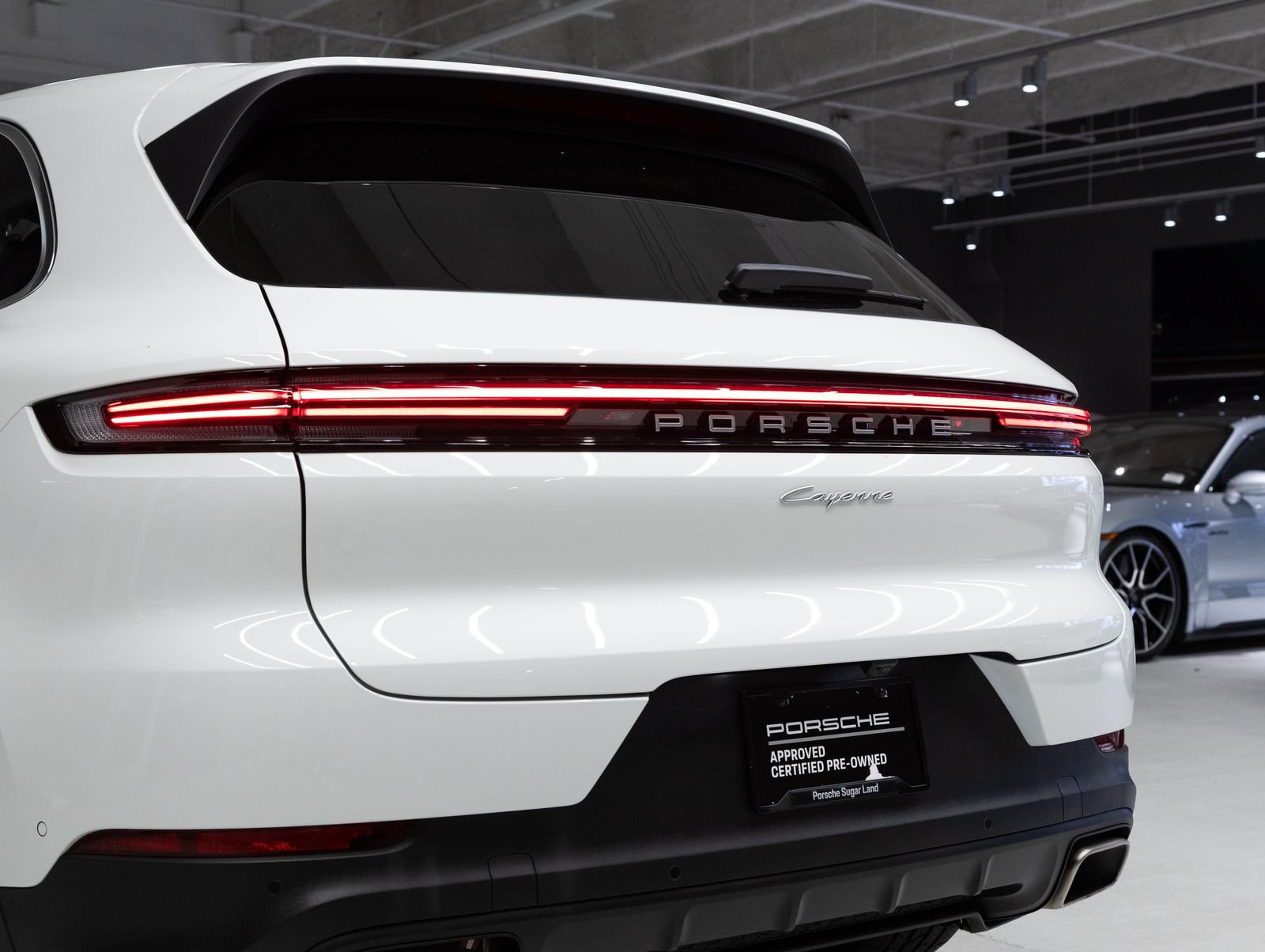 Certified 2025 Porsche Cayenne AWD/4WD image 30