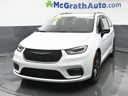 Used 2025 Chrysler Pacifica Limited FWD image 21