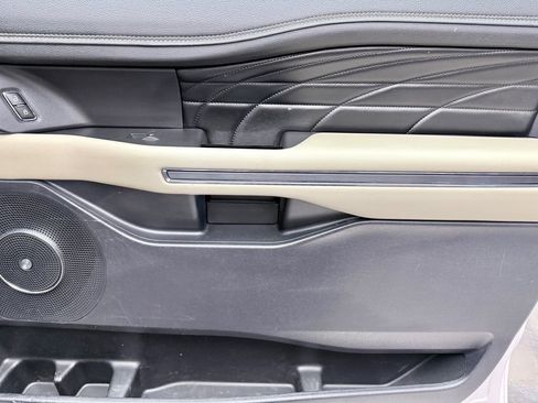 Used 2019 Ford Expedition Max Platinum image 16