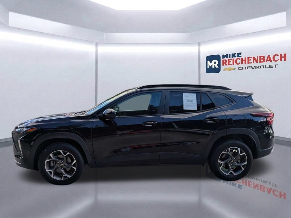 Used 2024 Chevrolet Trax LT w/ Driver Confidence Package FWD image 7