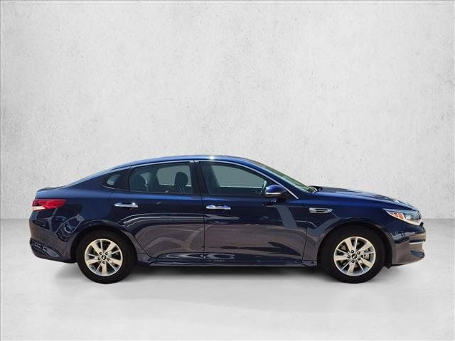 Used 2017 Kia Optima LX FWD image 4