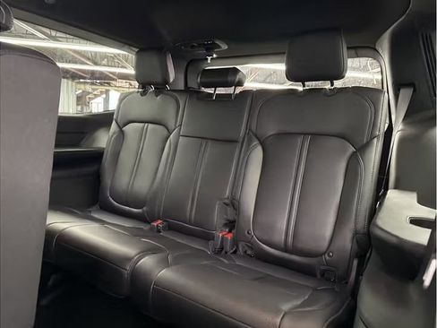 Used 2025 Jeep Wagoneer 4WD w/ Convenience Group I image 21