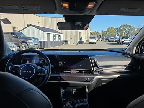 Used 2023 Kia Sportage EX image 7