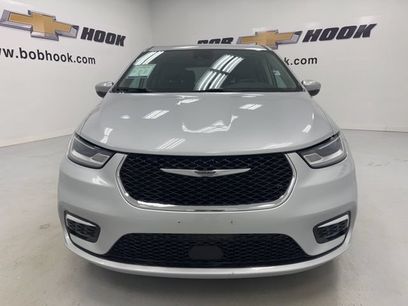 Used 2023 Chrysler Pacifica Touring-L