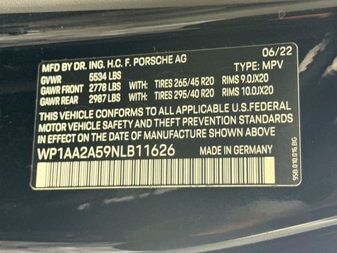 Used 2022 Porsche Macan w/ Premium Package Plus AWD/4WD image 39