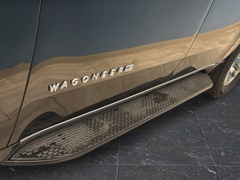 Used 2023 Jeep Wagoneer 4WD image 43