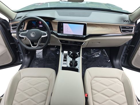 Used 2026 Volkswagen Atlas SE w/ Panoramic Sunroof Package FWD image 9