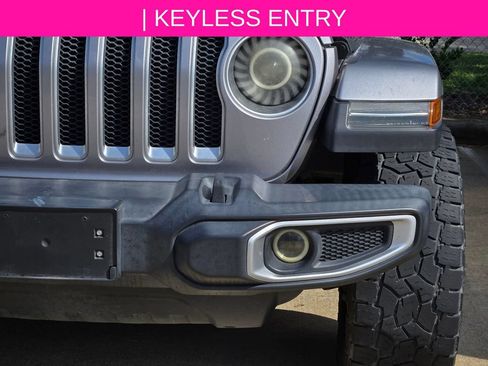 Used 2019 Jeep Wrangler Unlimited Sahara AWD/4WD image 5