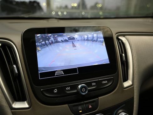 Used 2022 Chevrolet Malibu LT image 16