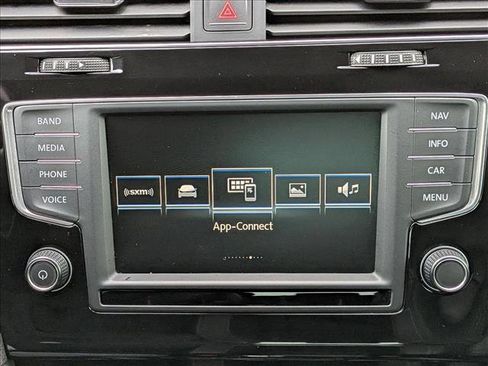 Used 2017 Volkswagen Golf R 4-Door image 14