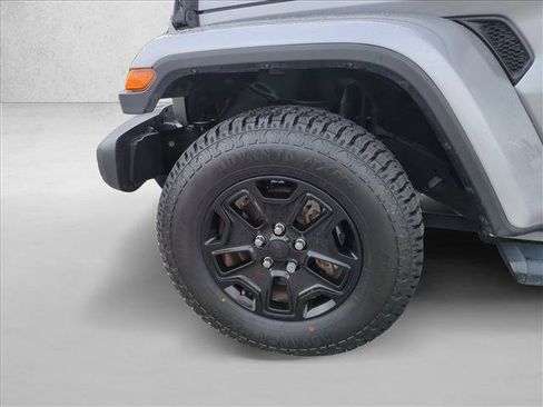 Used 2021 Jeep Gladiator Sport AWD/4WD image 23