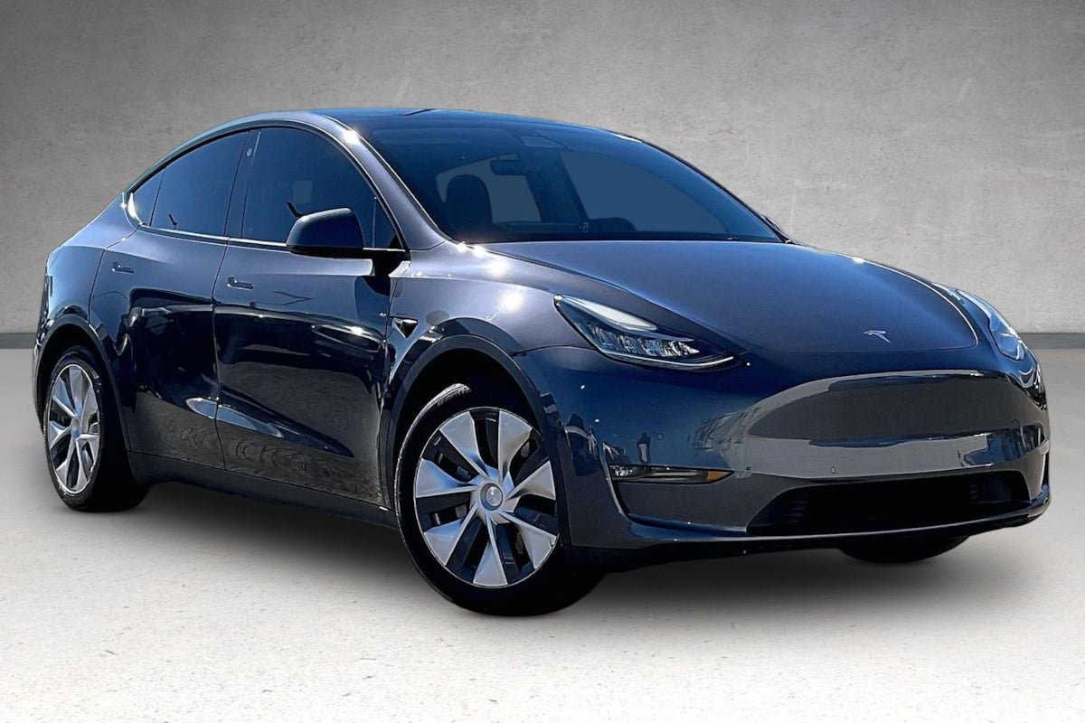 Used 2022 Tesla Model Y Long Range AWD/4WD image 2