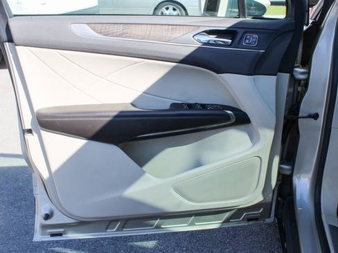 Used 2017 Lincoln MKC Reserve w/ Lincoln MKC Climate Package image 10