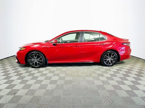 Used 2024 Toyota Camry SE image 5