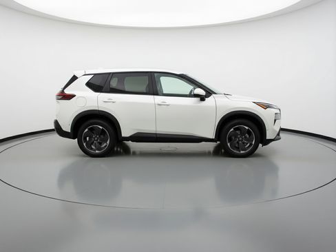 Used 2025 Nissan Rogue SV FWD image 11