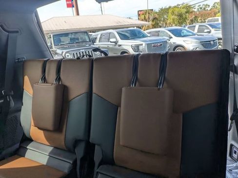 Used 2024 Lexus GX 550 w/ Accessory Package (31) AWD/4WD image 17