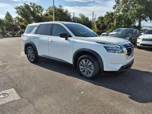 Used 2025 Nissan Pathfinder S FWD image 10