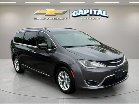 Used 2017 Chrysler Pacifica Touring-L Plus w/ Tire & Wheel Group FWD image 7