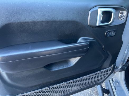 Used 2019 Jeep Wrangler Sport image 25