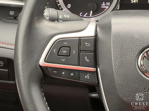 Used 2024 Toyota Highlander XSE image 14