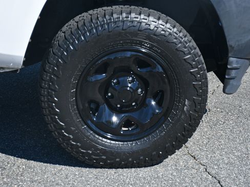 Used 2017 Toyota Tacoma SR image 20