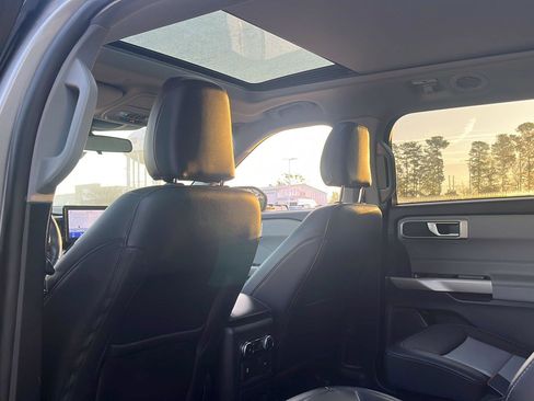 Used 2023 Ford Explorer XLT w/ Equipment Group 202A image 3