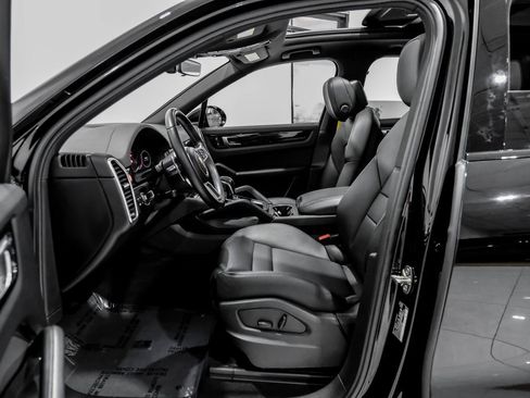 Used 2023 Porsche Cayenne image 7