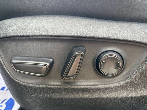 Used 2025 Toyota Highlander XSE AWD/4WD image 18