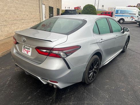 Used 2021 Toyota Camry SE image 11