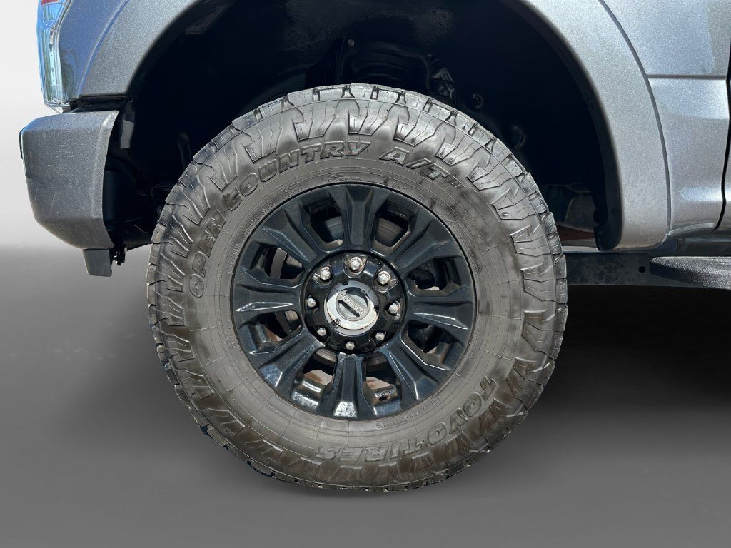 Used 2021 Ford F350 Platinum w/ Tremor Off-Road Package AWD/4WD image 15