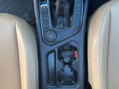 Used 2024 Volkswagen Tiguan SE R-Line image 32