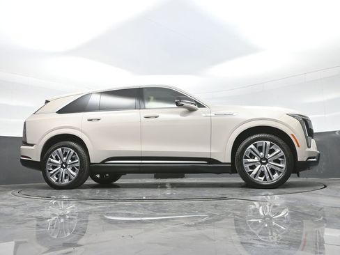 New 2026 Cadillac Escalade IQ Luxury 2 image 40