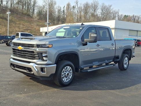 Used 2025 Chevrolet Silverado 2500 LT w/ Convenience Package image 3