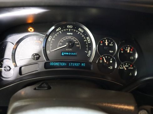 Used 2005 Cadillac Escalade ESV Platinum image 42