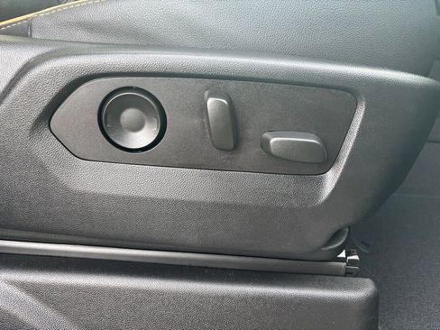 Used 2022 GMC Yukon AT4 w/ Technology Package image 28