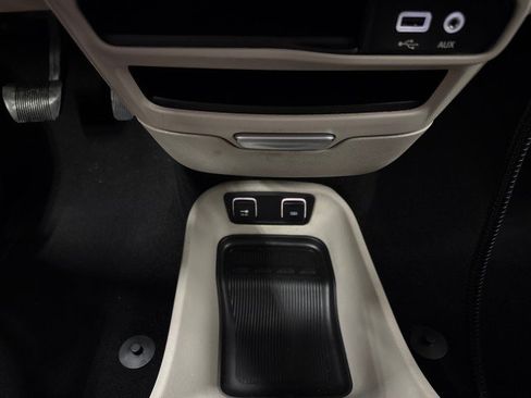 Used 2020 Chrysler Pacifica Touring-L FWD image 26