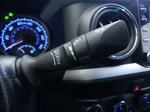 Used 2021 Toyota Tacoma TRD Sport AWD/4WD image 18