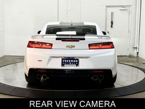 Used 2018 Chevrolet Camaro SS RWD image 9