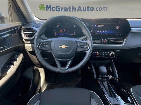 Used 2025 Chevrolet TrailBlazer LT FWD image 11