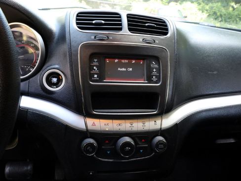 Used 2020 Dodge Journey SE w/ Blacktop Package image 7