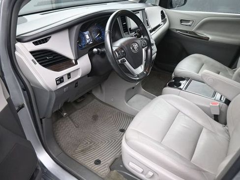 Used 2016 Toyota Sienna XLE FWD image 20