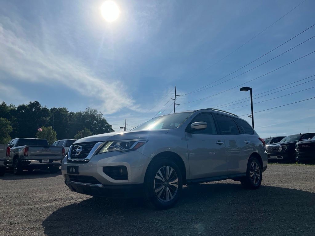 Used 2020 Nissan Pathfinder SL FWD image 2