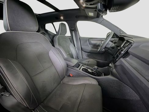 Used 2022 Volvo XC40 T5 R-Design w/ Advanced Package AWD/4WD image 28