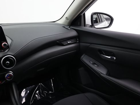 Used 2025 Nissan Sentra SV FWD image 33