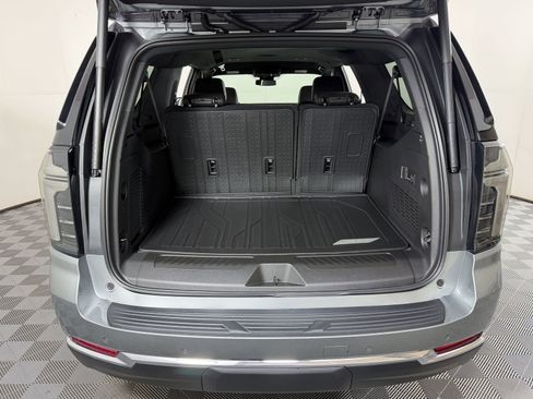 New 2026 Chevrolet Suburban LT RWD image 8