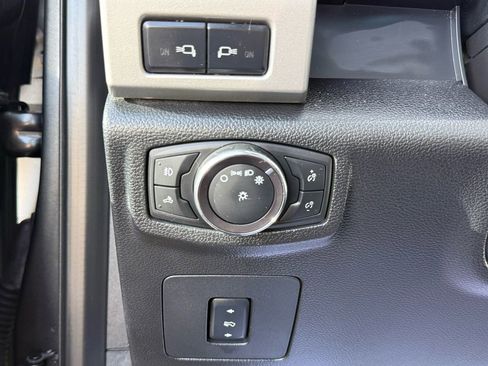 Used 2017 Ford F150 Lariat w/ Equipment Group 502A Luxury AWD/4WD image 17