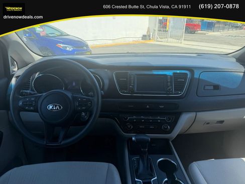 Used 2019 Kia Sedona LX FWD image 18