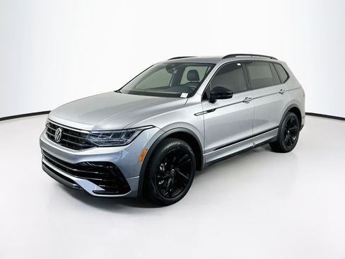 Used 2023 Volkswagen Tiguan SE R-Line FWD image 3