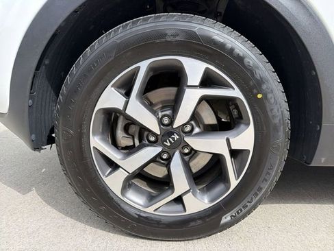 Used 2020 Kia Sportage LX image 12