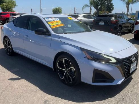 Used 2023 Nissan Altima 2.5 SR w/ SR Premium Package FWD image 1